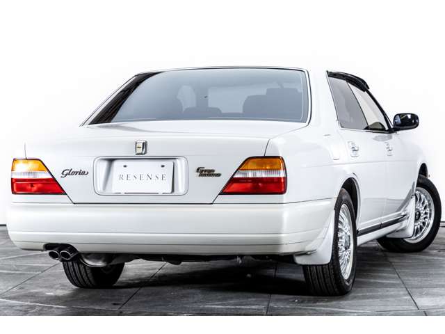 1994 Nissan Gloria – thumbnail 3