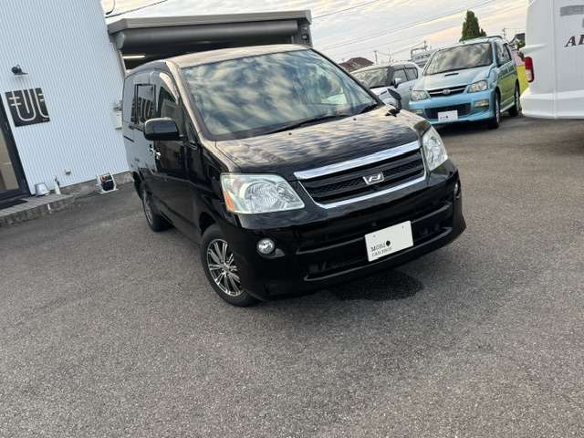 2005 Toyota Noah – thumbnail 2