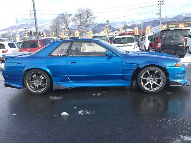 1992 Nissan Skyline Coupe – thumbnail 2