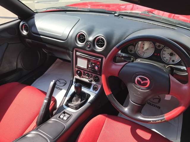 2005 Mazda Roadster – thumbnail 2