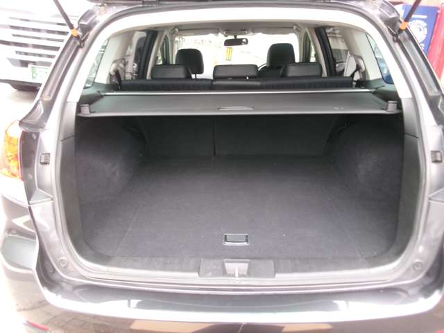 2009 Subaru Legacy Touring Wagon – thumbnail 3