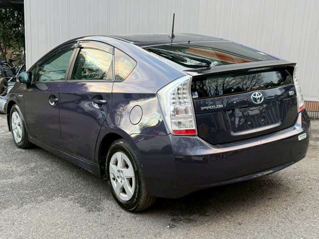 2010 Toyota Prius – thumbnail 3