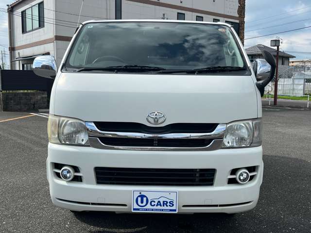 2010 Toyota Hiace – thumbnail 2