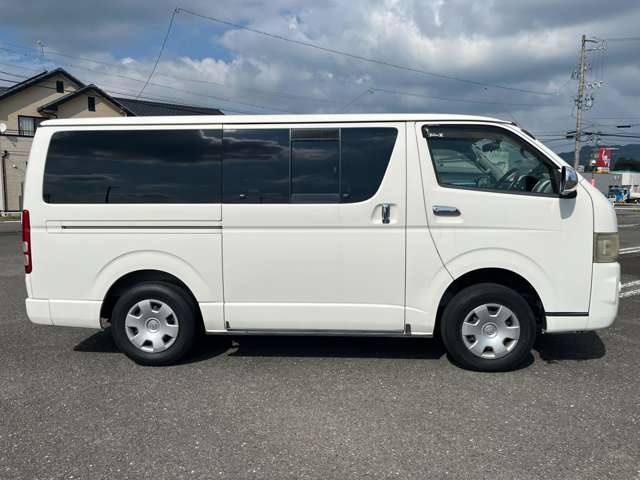 2010 Toyota Hiace – thumbnail 4