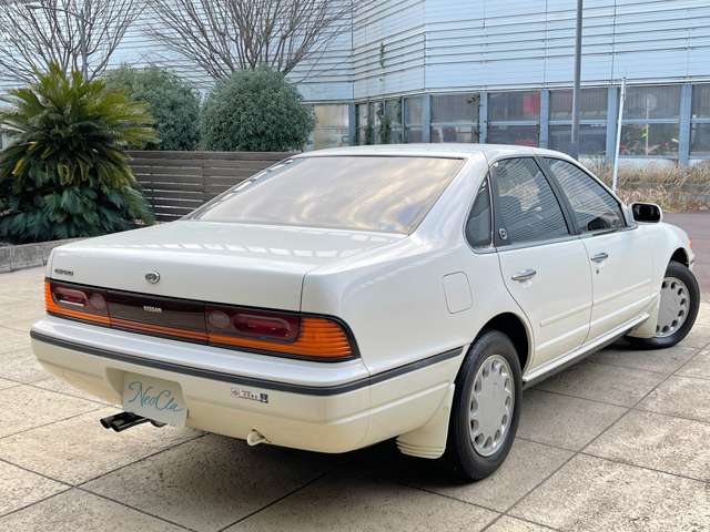 1989 Nissan Cefiro – thumbnail 2