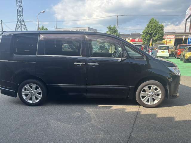 2009 Mitsubishi Delica D:5 – thumbnail 4