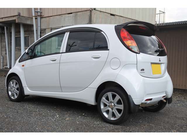 2010 Mitsubishi i – thumbnail 4