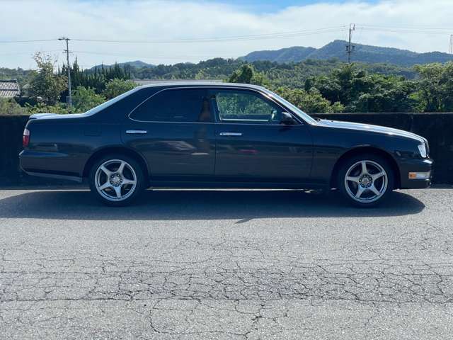 1996 Nissan Gloria – thumbnail 4