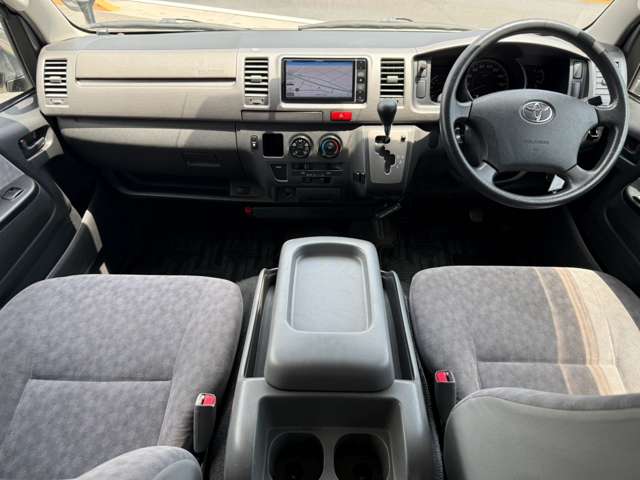 2004 Toyota Hiace – thumbnail 3
