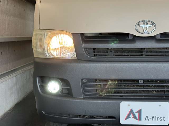 2004 Toyota Hiace – thumbnail 4