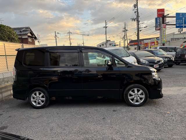 2008 Toyota Voxy – thumbnail 4