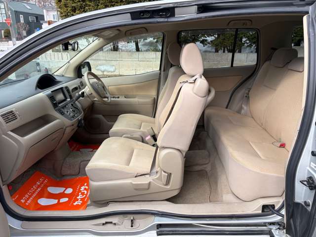 2008 Toyota Raum – thumbnail 3