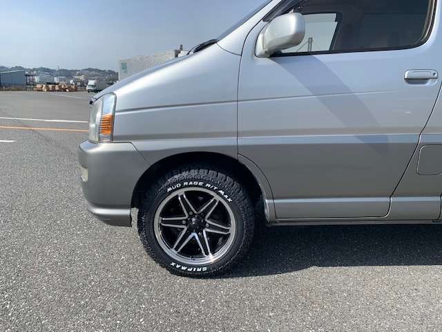 2001 Toyota Regius – thumbnail 4
