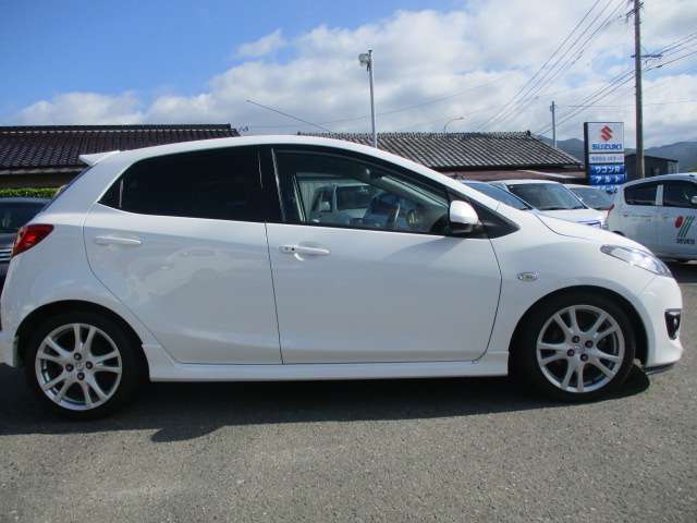 2009 Mazda Demio – thumbnail 4