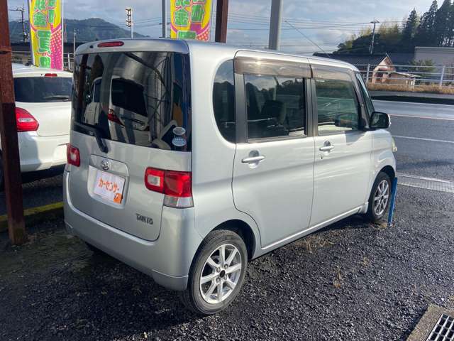 2010 Daihatsu Tanto – thumbnail 2
