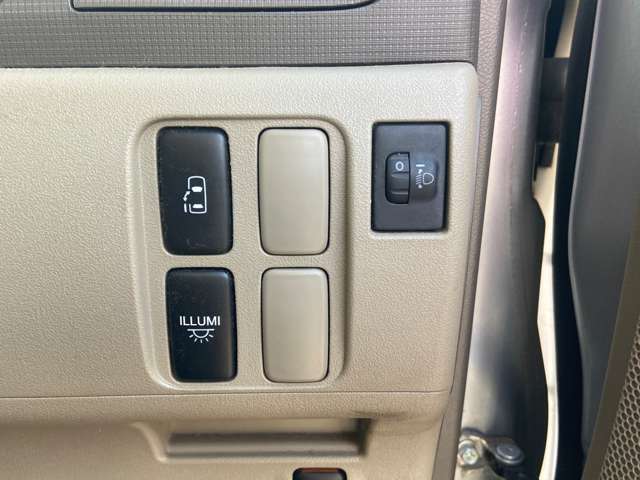2010 Daihatsu Tanto – thumbnail 3