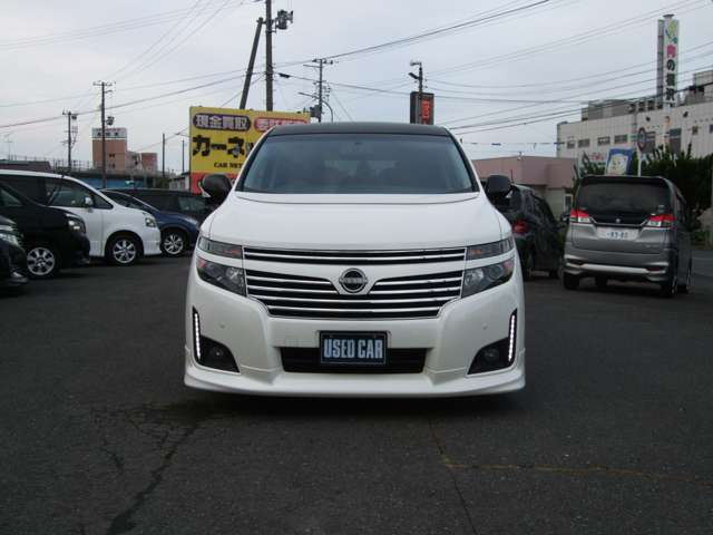 2010 Nissan Elgrand – thumbnail 2