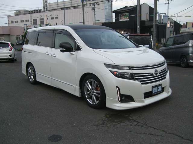 2010 Nissan Elgrand – thumbnail 3