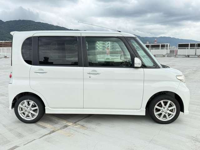 2010 Daihatsu Tanto – thumbnail 3