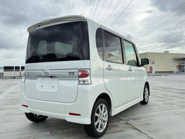 2010 Daihatsu Tanto – thumbnail 4
