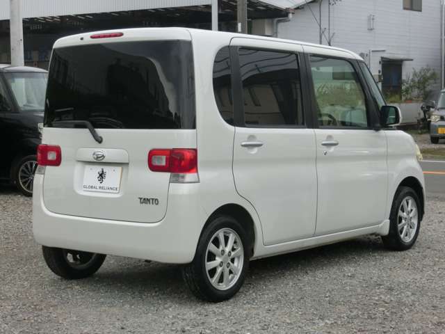 2010 Daihatsu Tanto – thumbnail 4