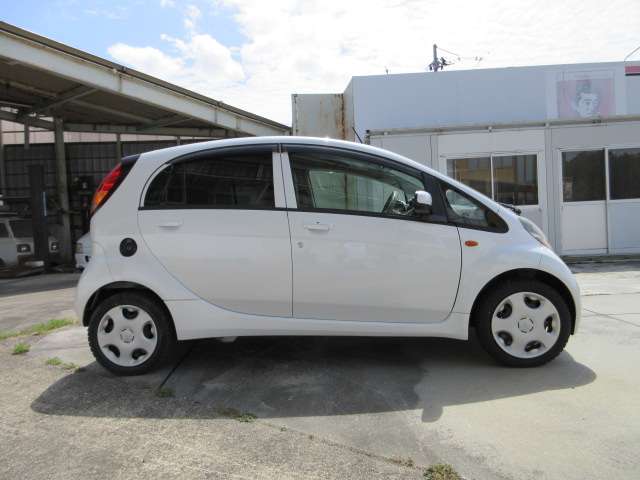 2009 Mitsubishi i – thumbnail 3