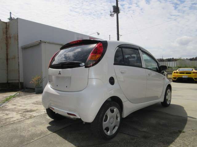2009 Mitsubishi i – thumbnail 4