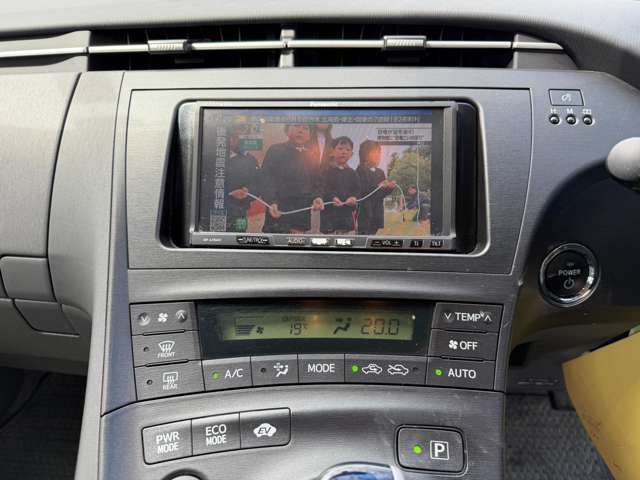 2010 Toyota Prius – thumbnail 2