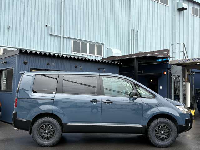 2009 Mitsubishi Delica D:5 – thumbnail 4