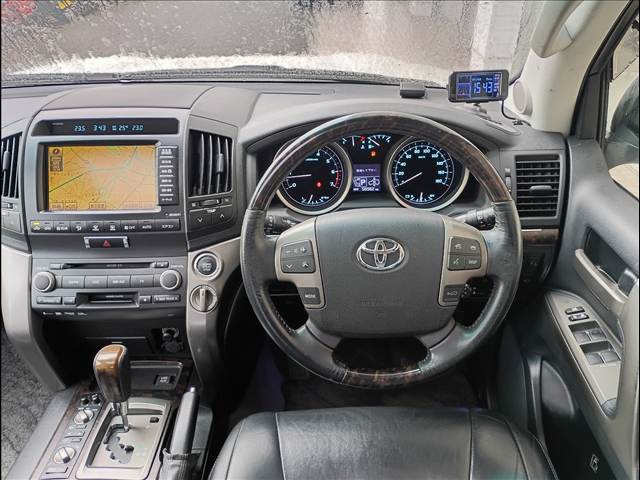 2010 Toyota Land Cruiser 200 – thumbnail 4