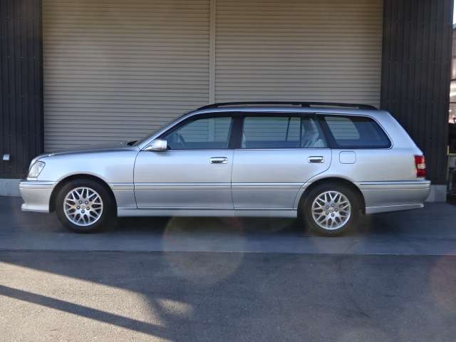 2002 Toyota Crown Estate – thumbnail 3
