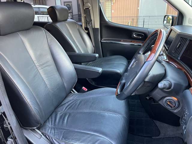 2009 Nissan Elgrand – thumbnail 3
