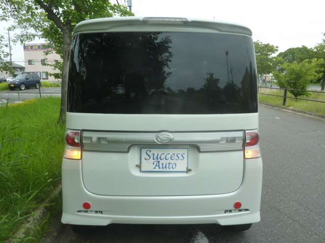 2009 Daihatsu Tanto – thumbnail 2