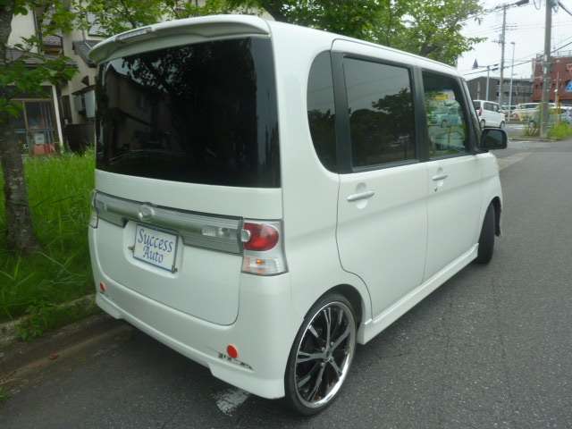 2009 Daihatsu Tanto – thumbnail 3