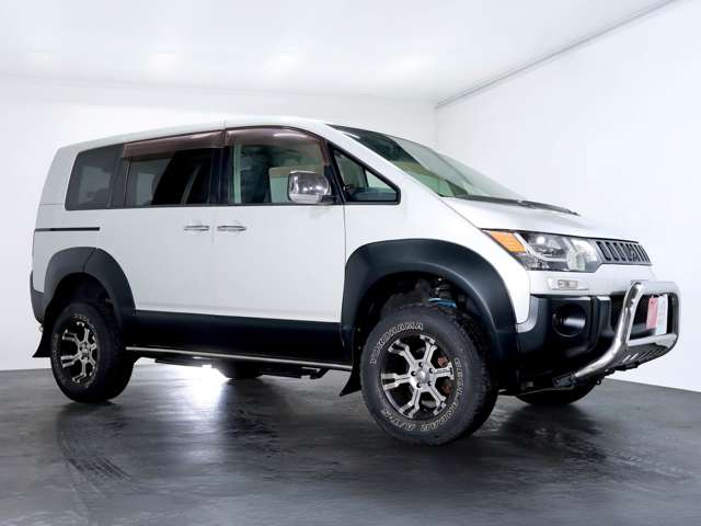 2009 Mitsubishi Delica D:5 – thumbnail 4