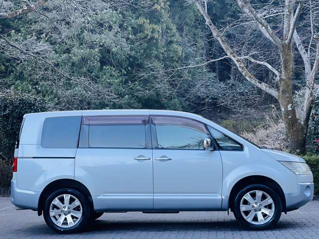 2008 Mitsubishi Delica D:5 – thumbnail 4