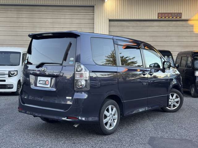 2007 Toyota Voxy – thumbnail 2