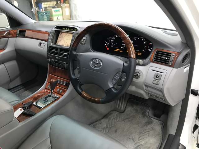 2003 Toyota Celsior – thumbnail 3