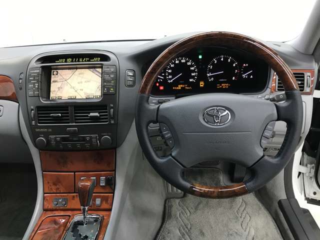 2003 Toyota Celsior – thumbnail 4