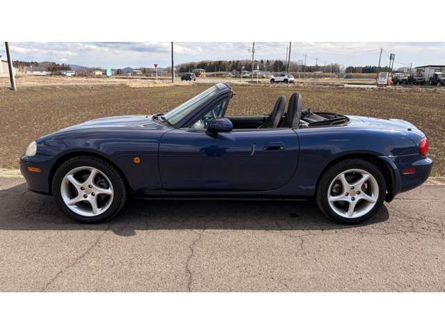 2002 Mazda Roadster – thumbnail 3