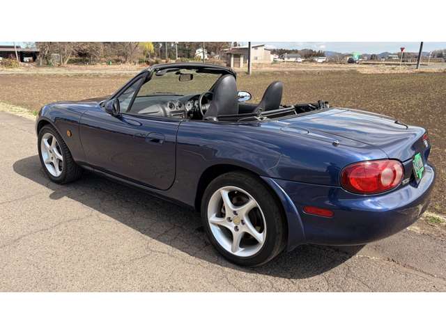 2002 Mazda Roadster – thumbnail 4