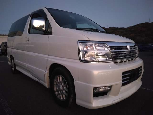 2001 Nissan Elgrand – thumbnail 4