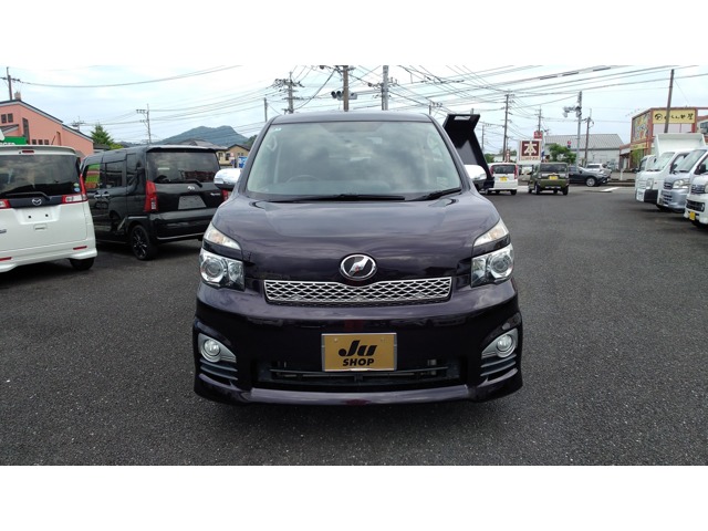 2010 Toyota Voxy – thumbnail 2