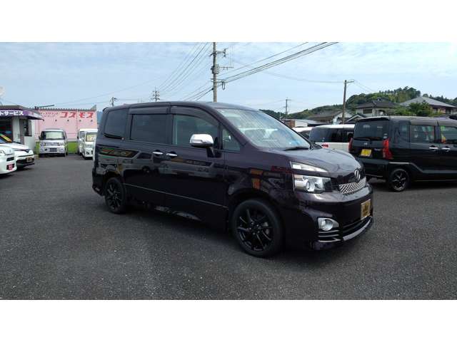 2010 Toyota Voxy – thumbnail 3