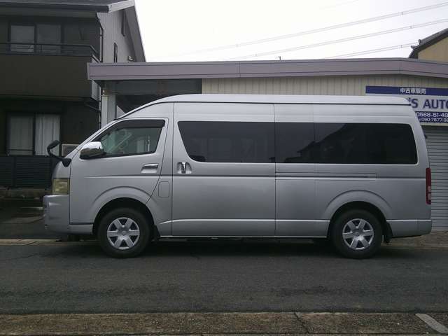 2005 Toyota Hiace – thumbnail 2