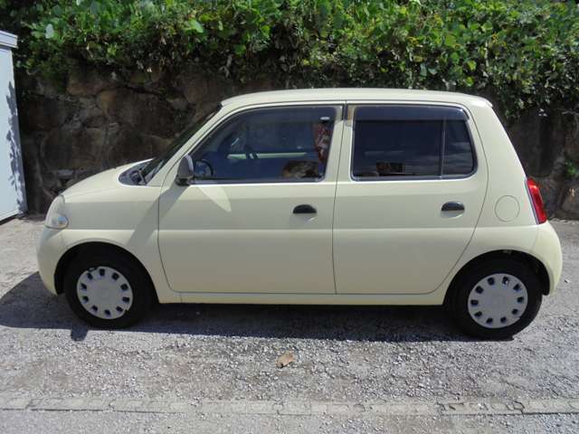 2010 Daihatsu Esse – thumbnail 2