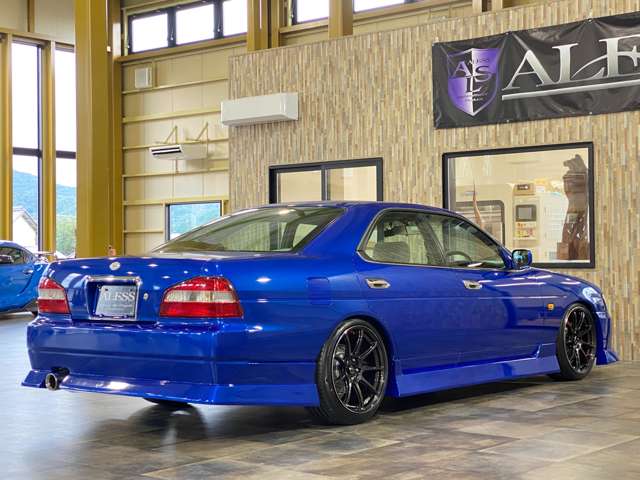 2000 Nissan Laurel – thumbnail 2