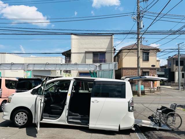 2008 Toyota Voxy – thumbnail 4
