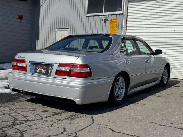 1997 Nissan Cima – thumbnail 4