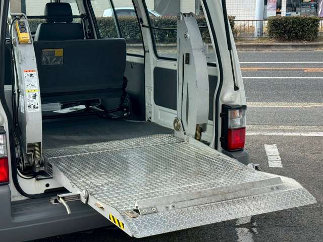 2004 Mazda Bongo Van – thumbnail 3